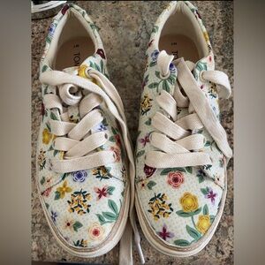 Tom’s flower print sneakers